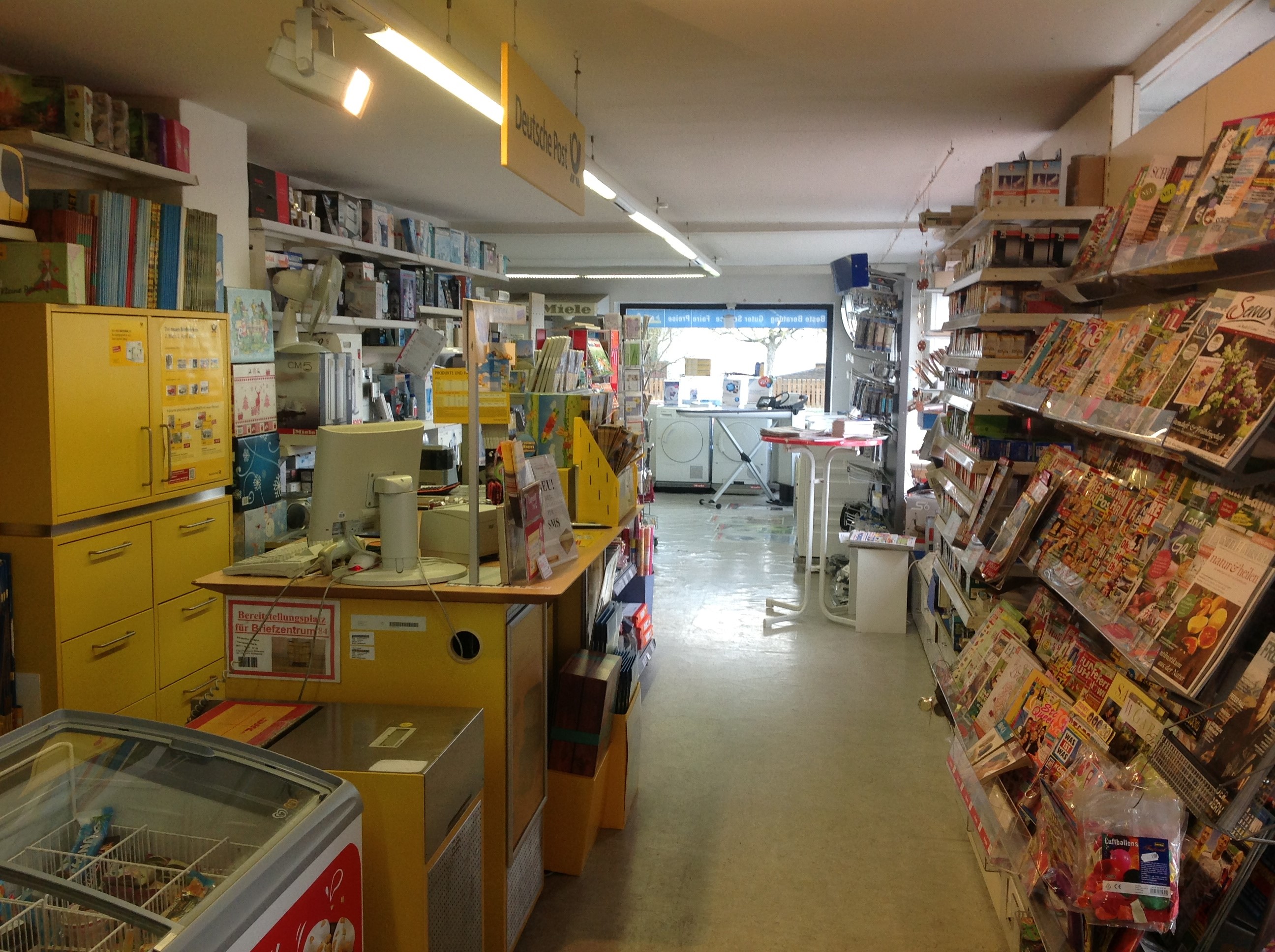 alles in einem: Elektro-Post-Tankstelle